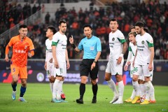 中超积分榜前四名争夺战：状态起伏下的精英对决